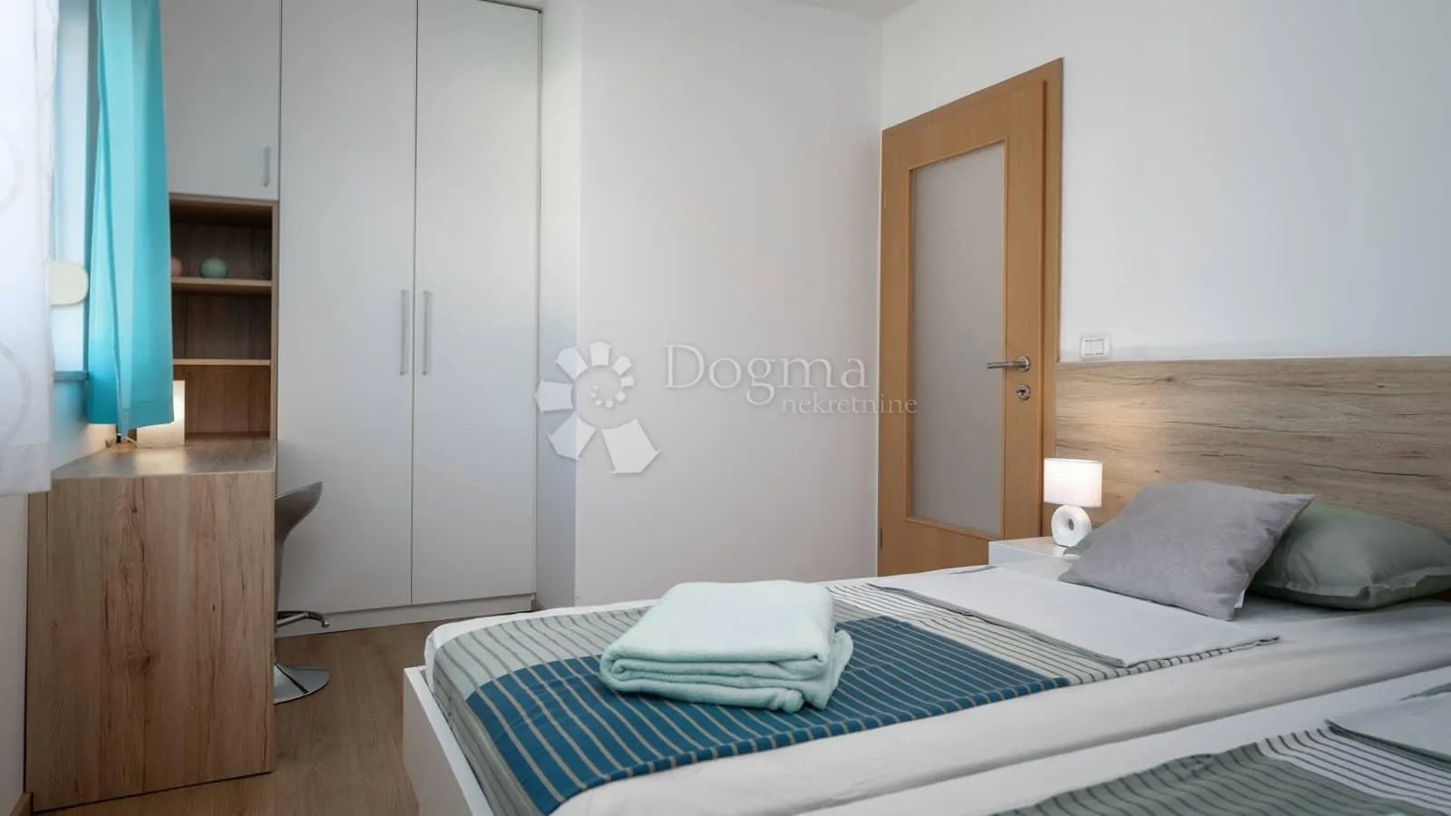 moderan dvoetažni stan (4*) s bazenom, vrtom i parkingom - slika 19