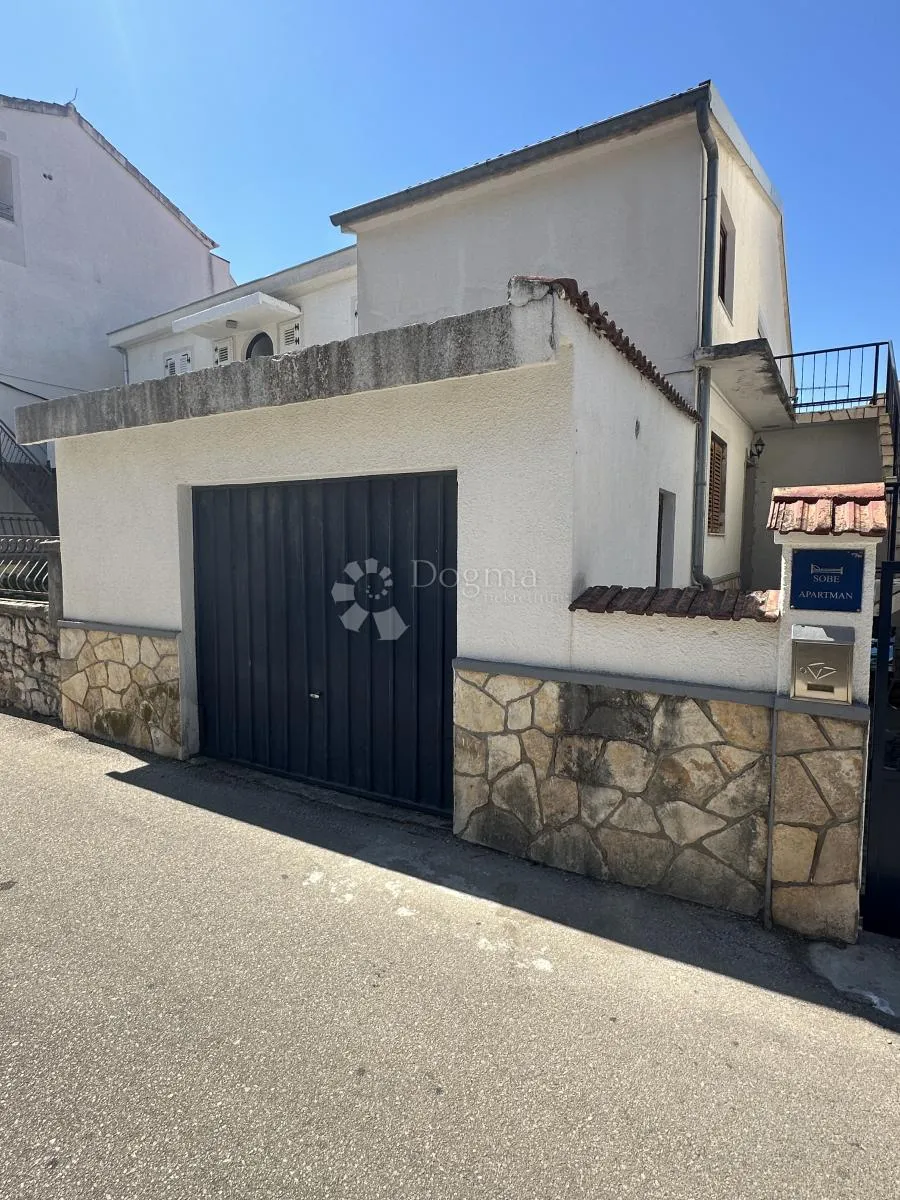 kuća s velikim potencijalom, prvi red do mora, tisno - slika 14