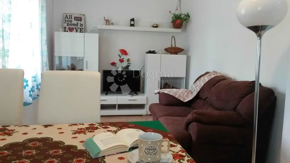 prizemnica s bazenom u mirnom predgrađu rovinja - slika 8