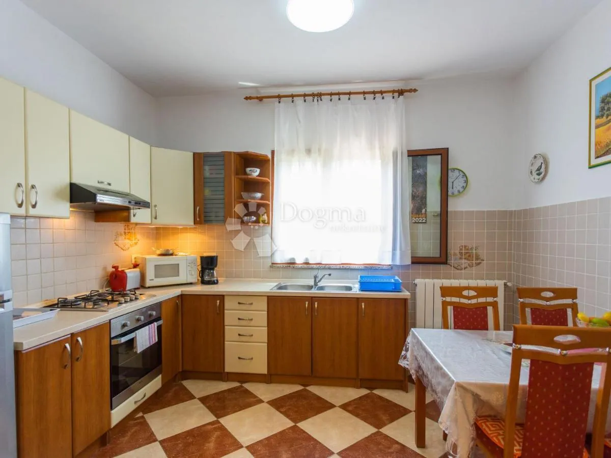 kuća s tri apartmana (14 osoba) - slika 4