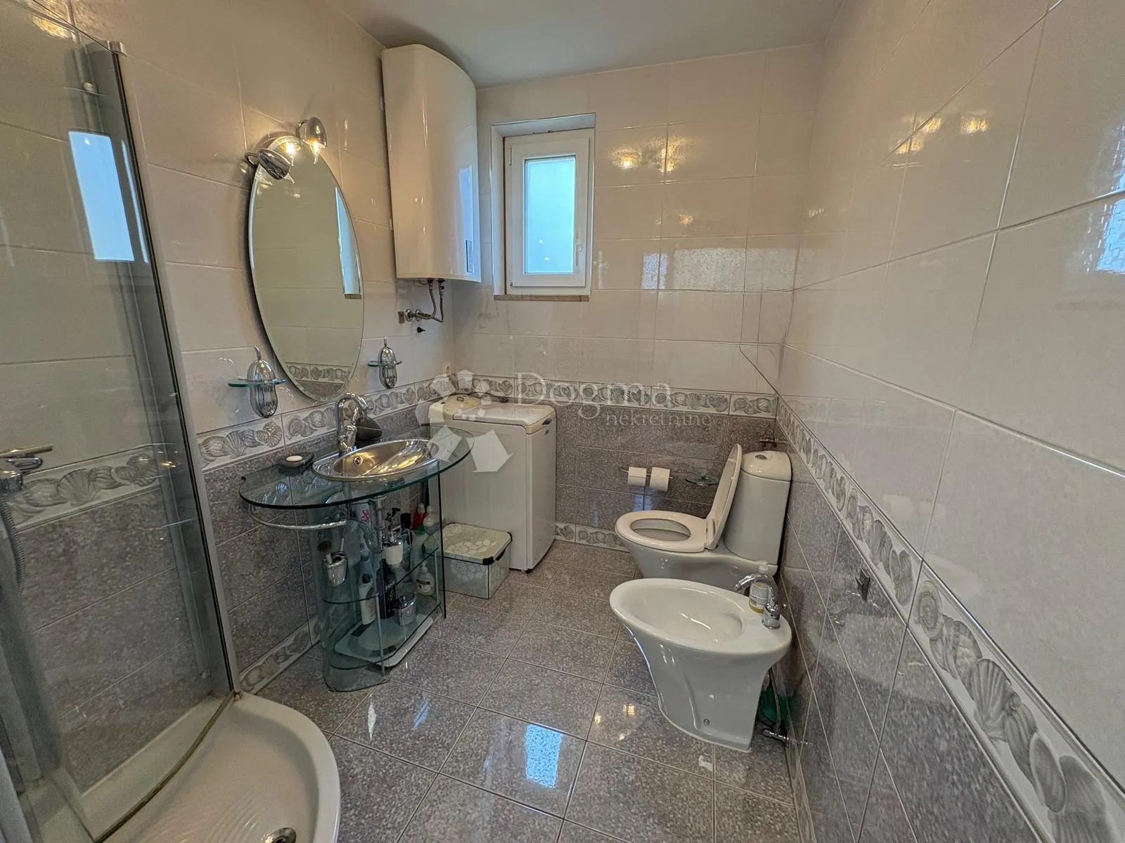 eskluzivan apartman, 70 m od mora sa panoramskim pogledom i vrtom - slika 23
