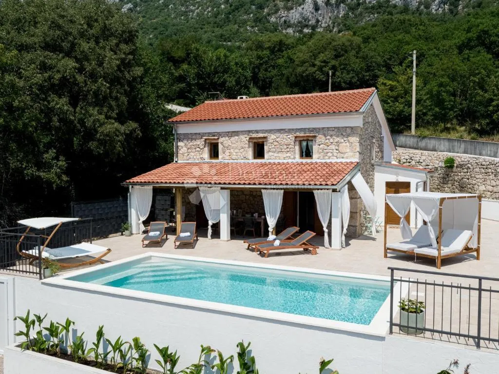kamena vila s bazenom bribir - slika 2