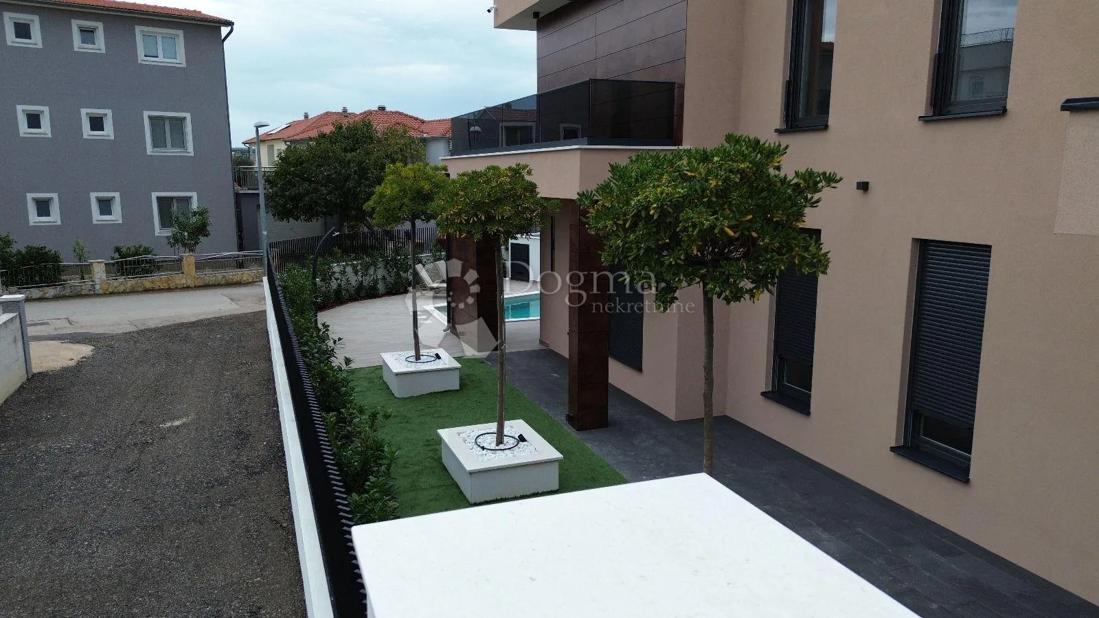 luksuzna vila s bazenom – vodice - slika 9
