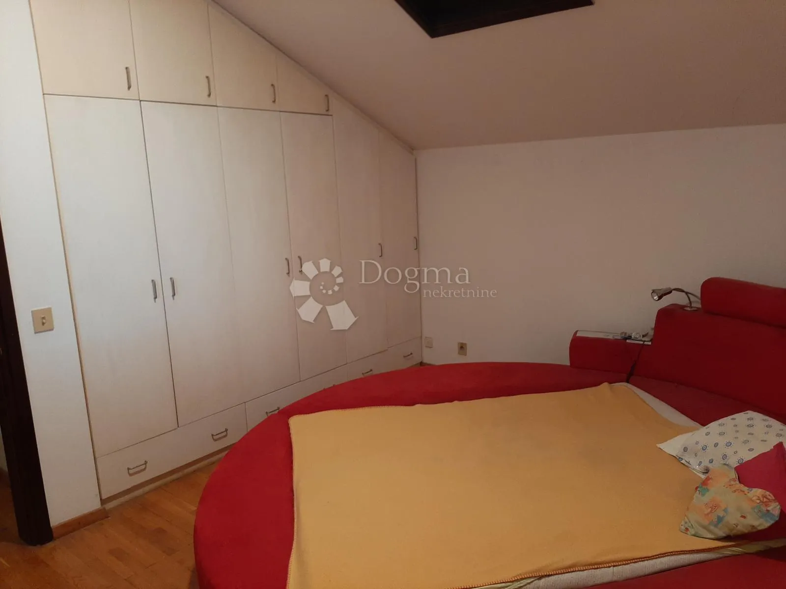 unikatna vila na zapadu zagreba – jedinstvena arhitektura i privatnost - slika 30