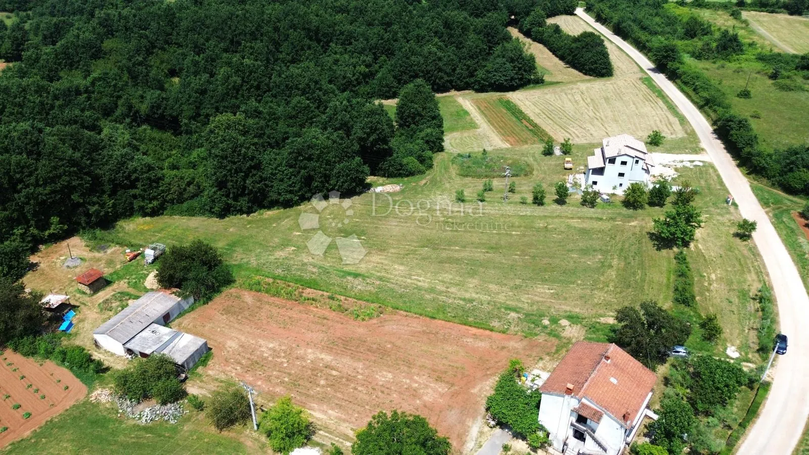 prilika! - građevinsko zemljište u okolici barbana - slika 1