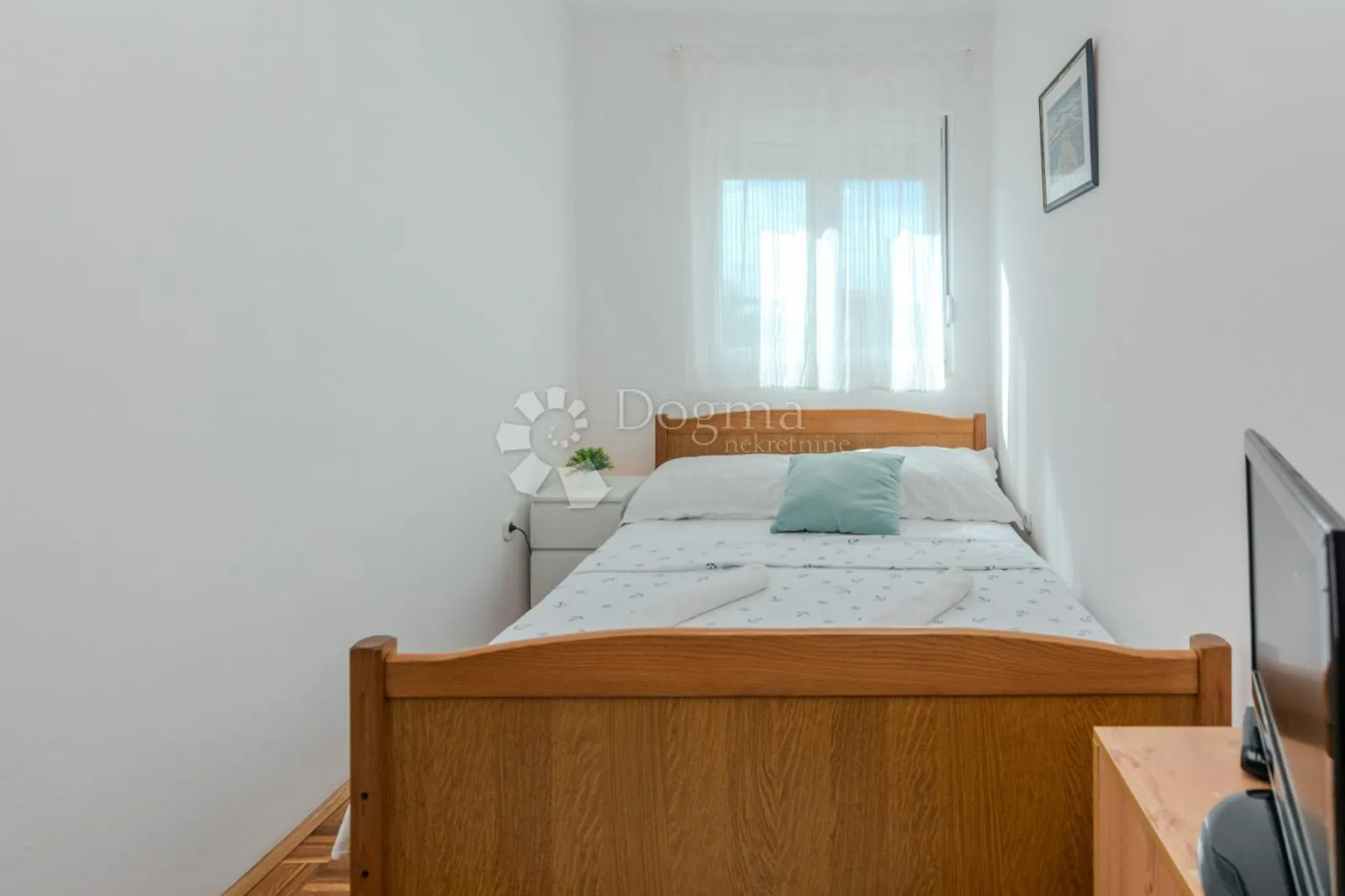 kuća sa tri apartmana - slika 6