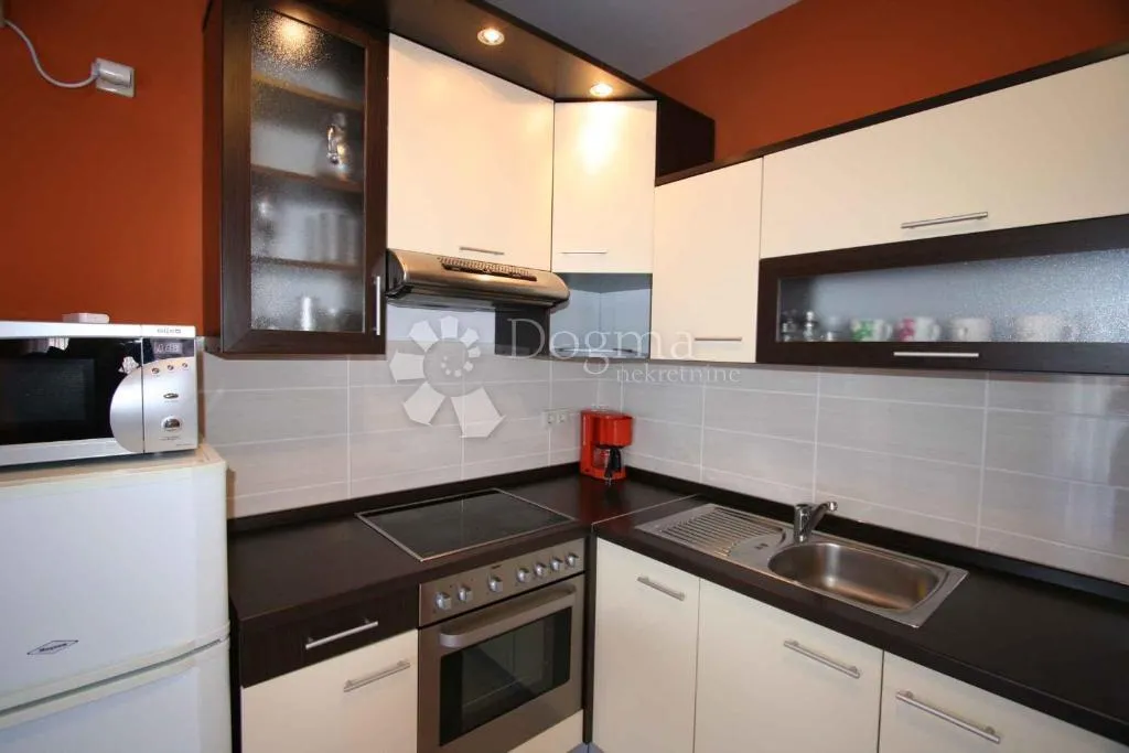 uvala soline - dva apartmana prvi red do mora - slika 6