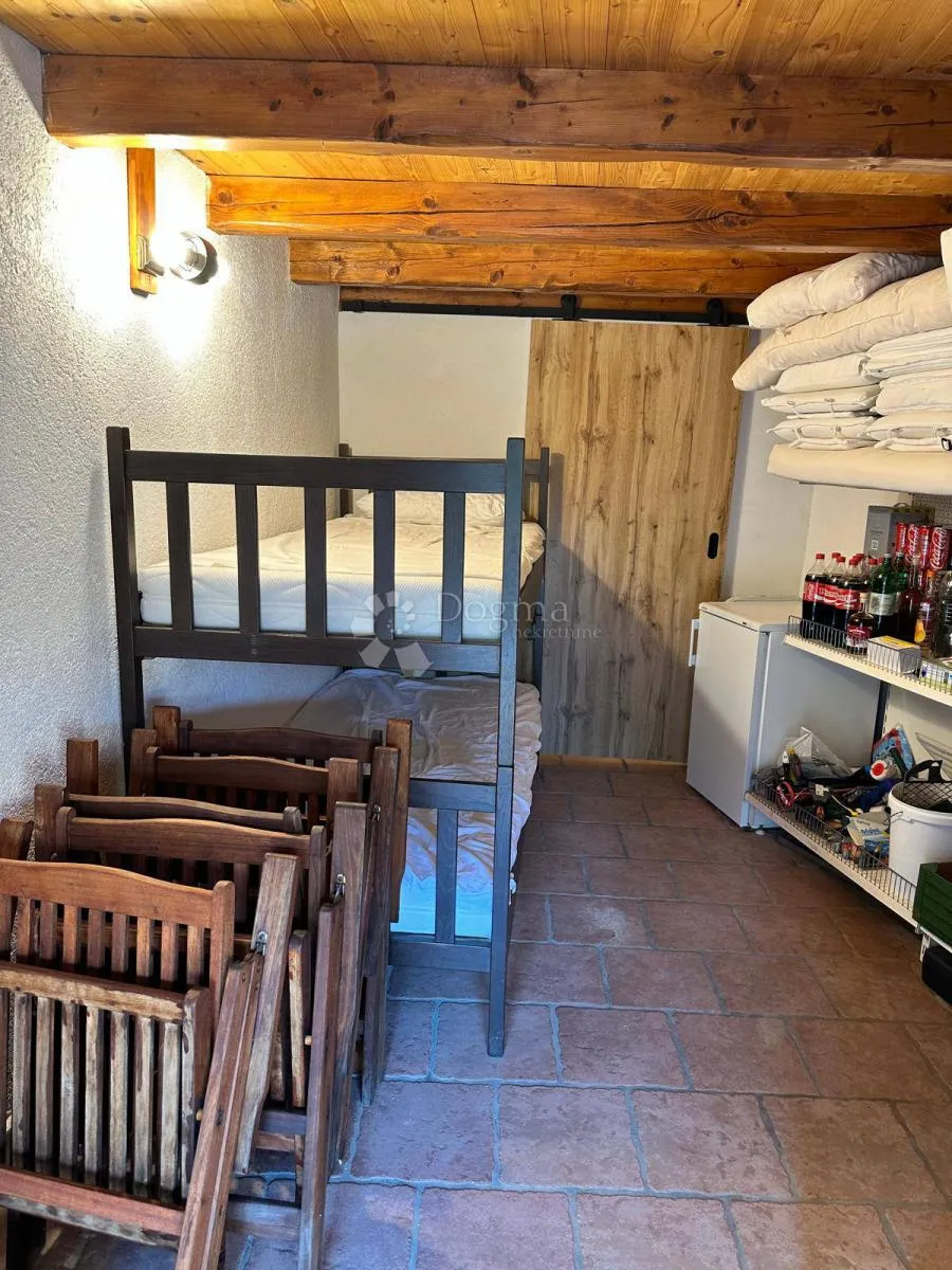 krk baška draga kuća s bazenom - slika 34
