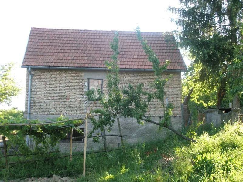 donji hrastovac- kuća sa velikim zemljištem - slika 8