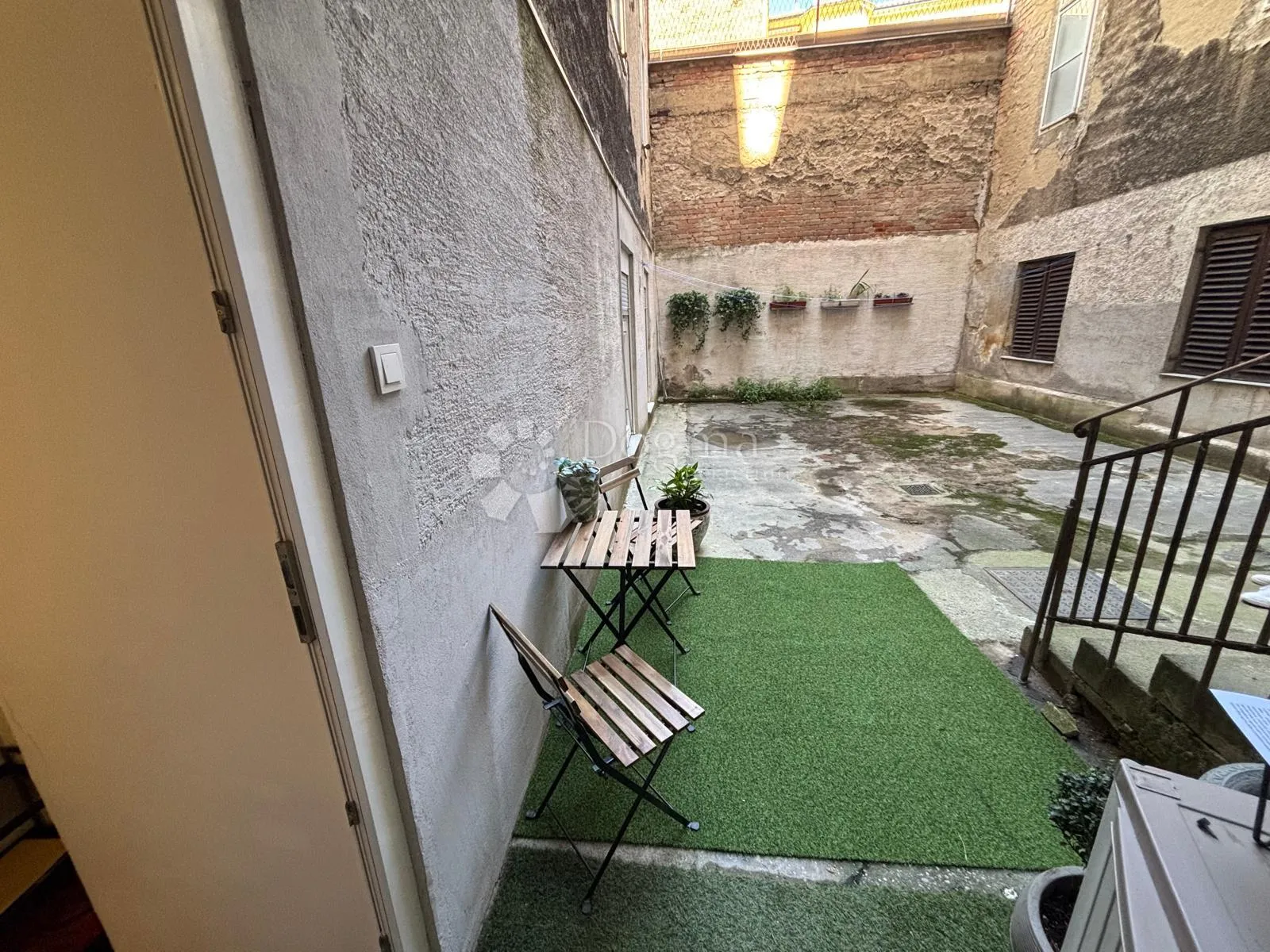 centar zagreba bez buke: dvosoban stan s terasom uz zrinjevac - slika 11