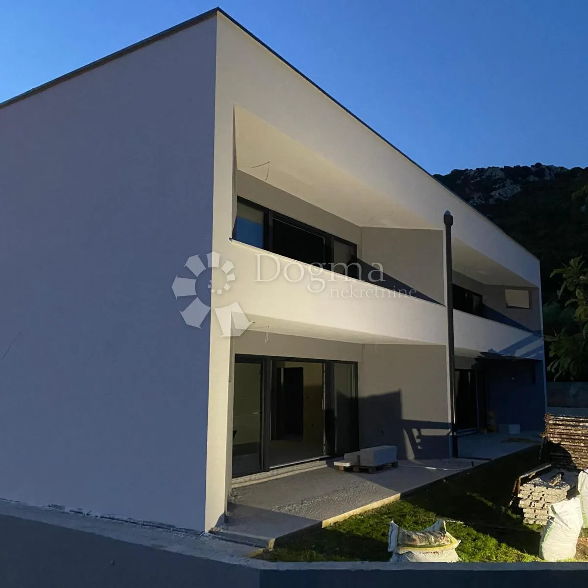 novogradnja, apartman u prizemlju sa okućnicom od 135 m2 - slika 2