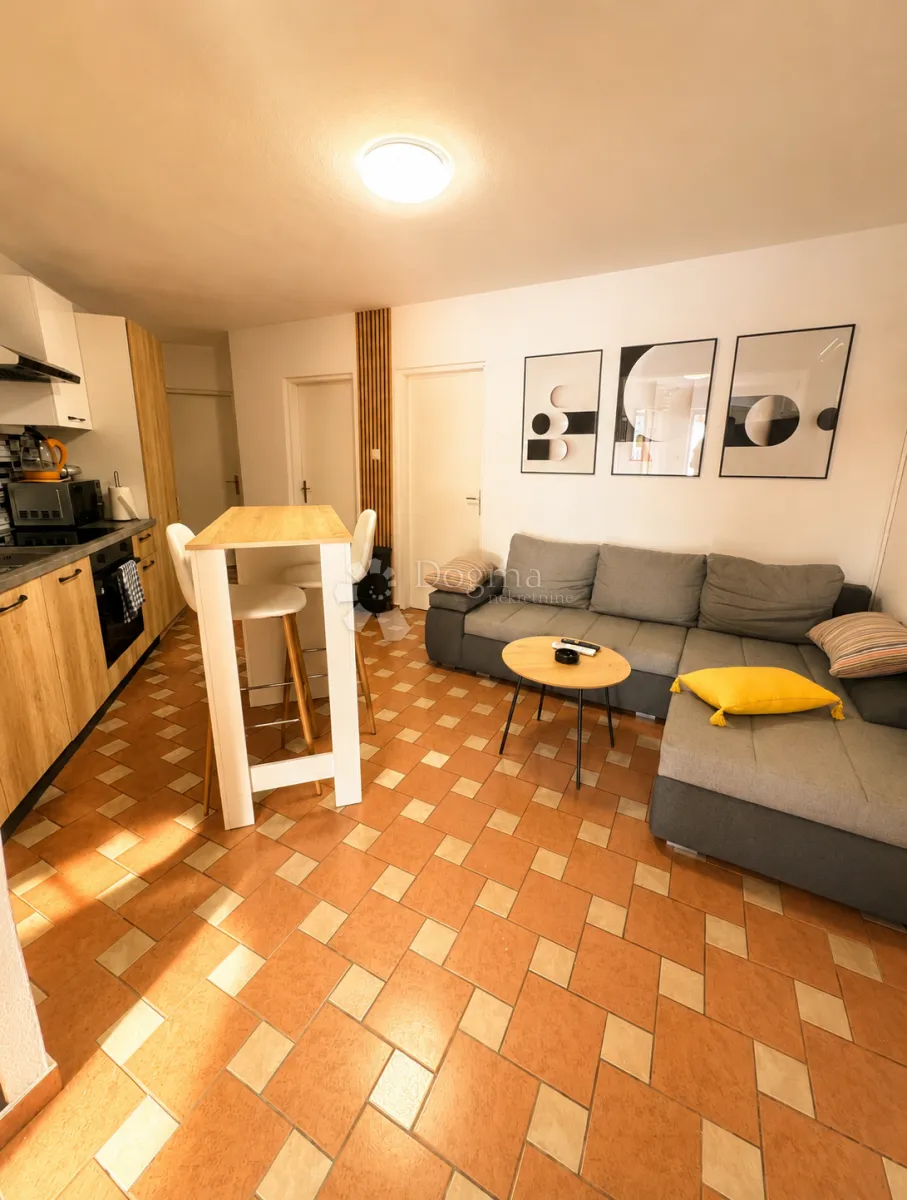 Apartman na Viru – 50 m², 200 m od plaže, 2 parking mjesta
