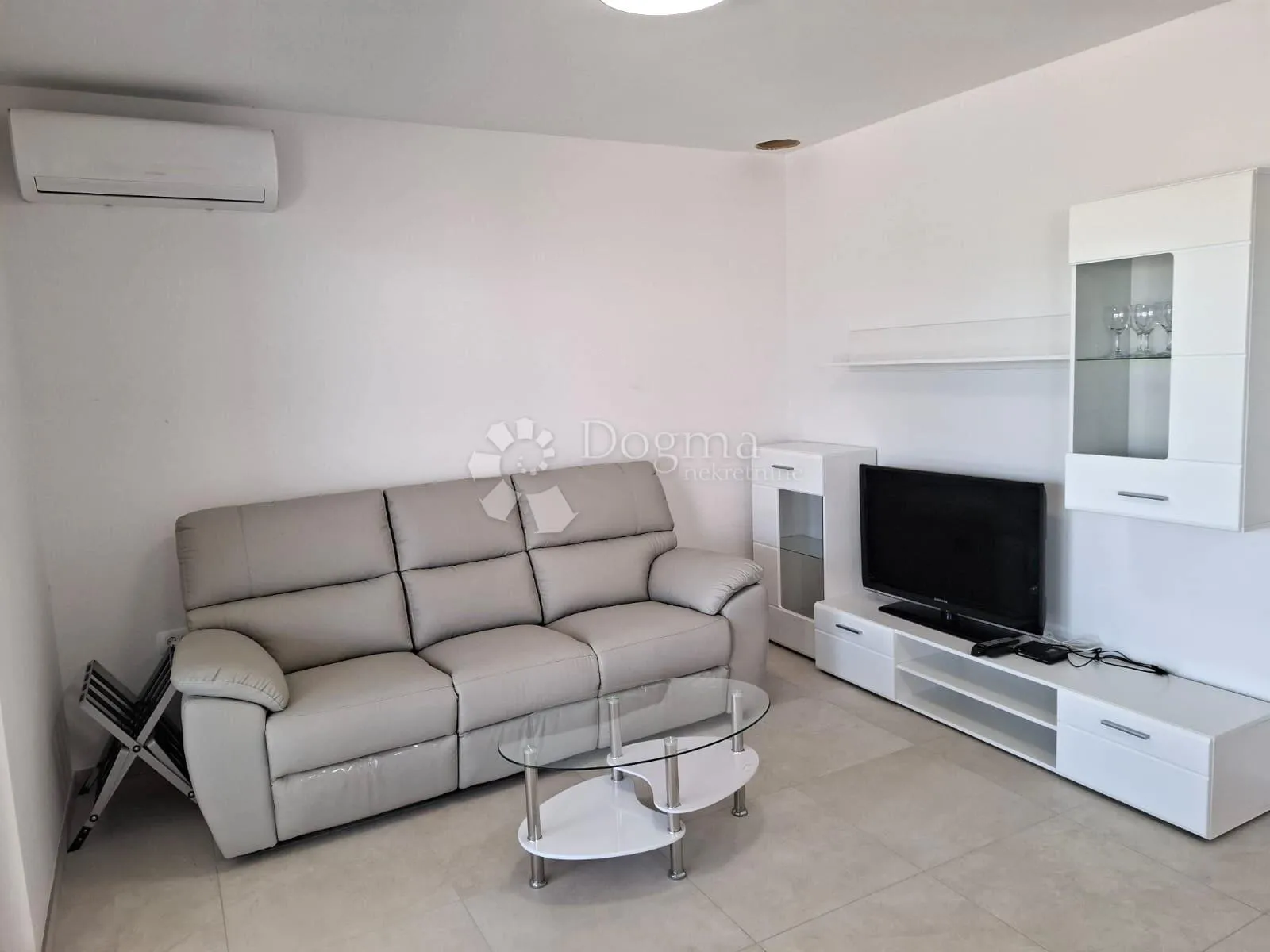 sofisticirana kuća - novogradnja s tri kategorizirana apartmana - slika 9