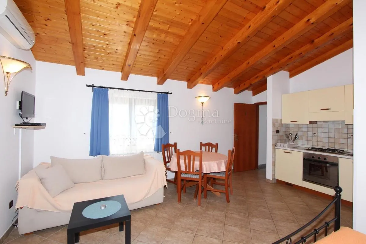 kuća sa apartmanima - slika 30