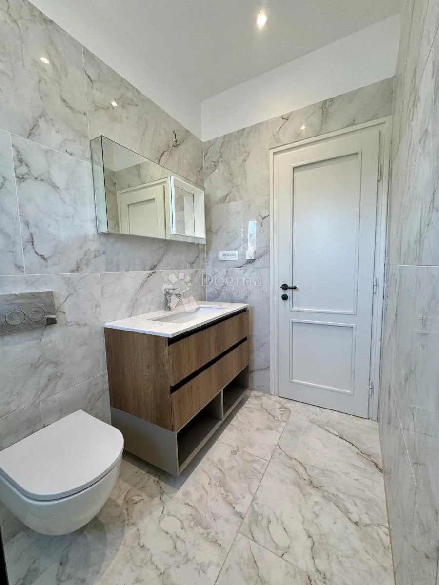 novi vinodolski - adaptiran stan 57 m² - pogled na more - slika 10