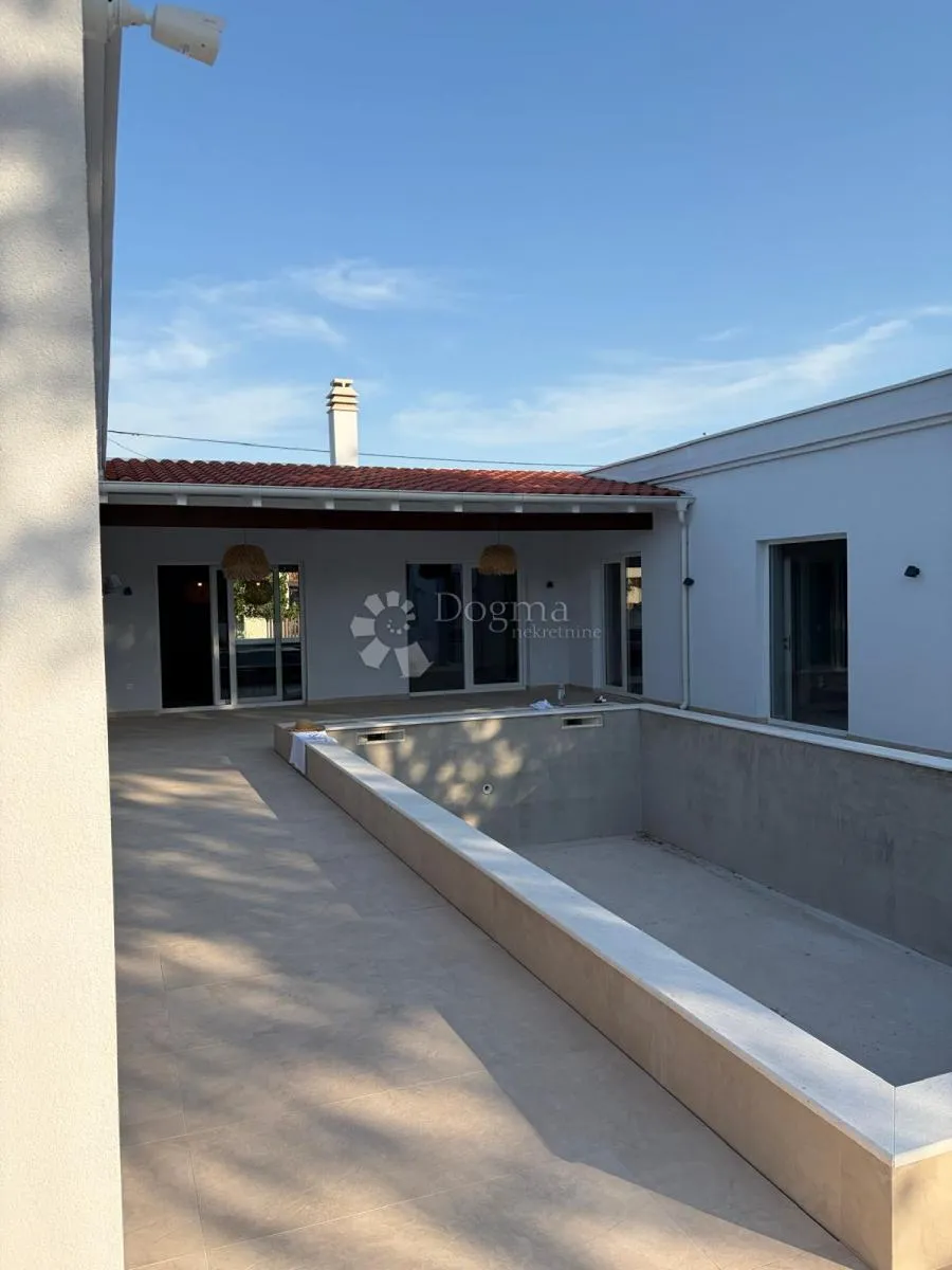 ninski stanovi - luksuzna mediteranska vila s bazenom - slika 5