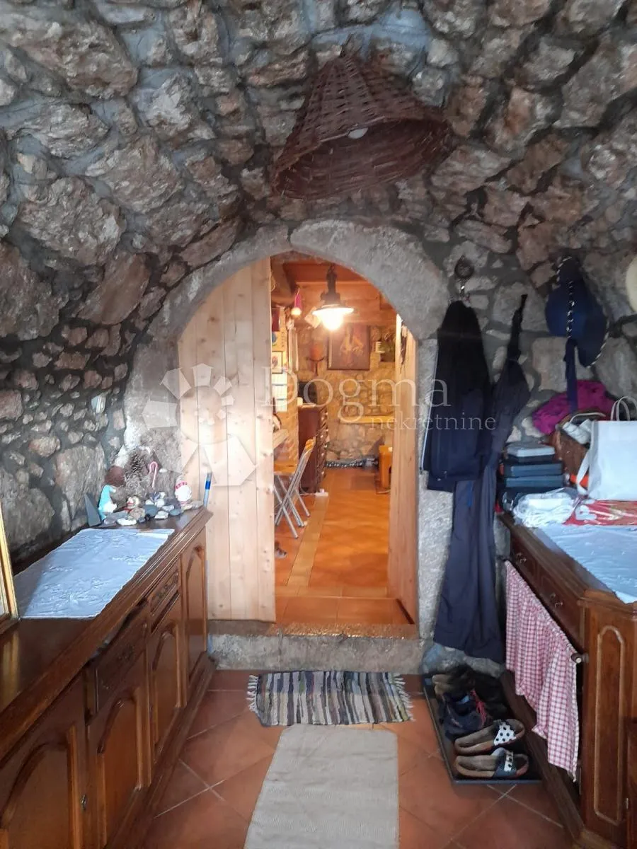 prekrasna kamena kuća u centru punta - slika 21