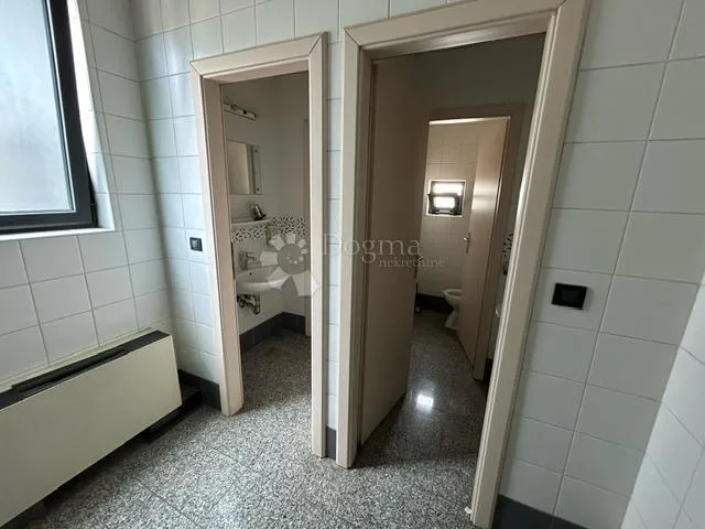 poslovni prostor u užem centru rijeke - slika 9