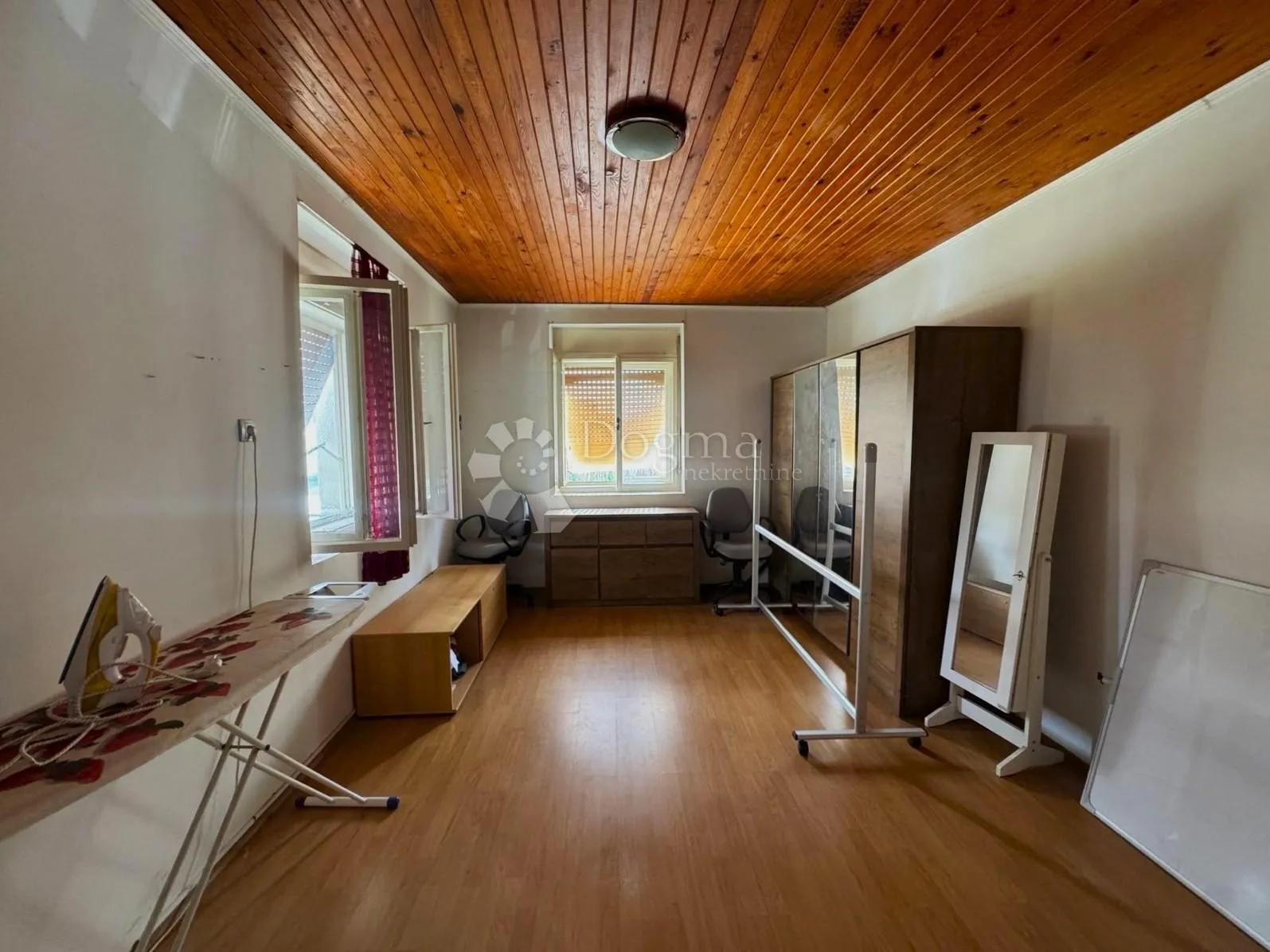 mala kuća, veliko zemljište – 1.422 m² mogućnosti u selniku - slika 3