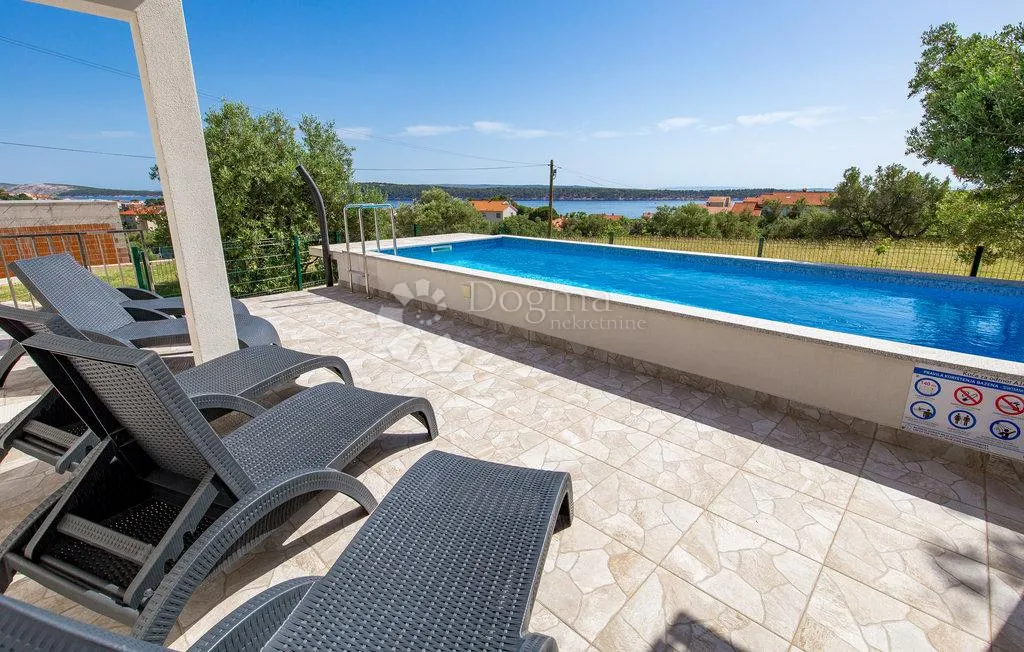 banjol-dvojna mediteranska vila s pogledom na more i bazenima - slika 46