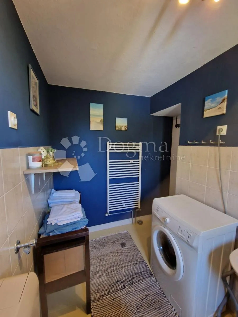 kostrena kuća sa 3 apartmana - slika 16
