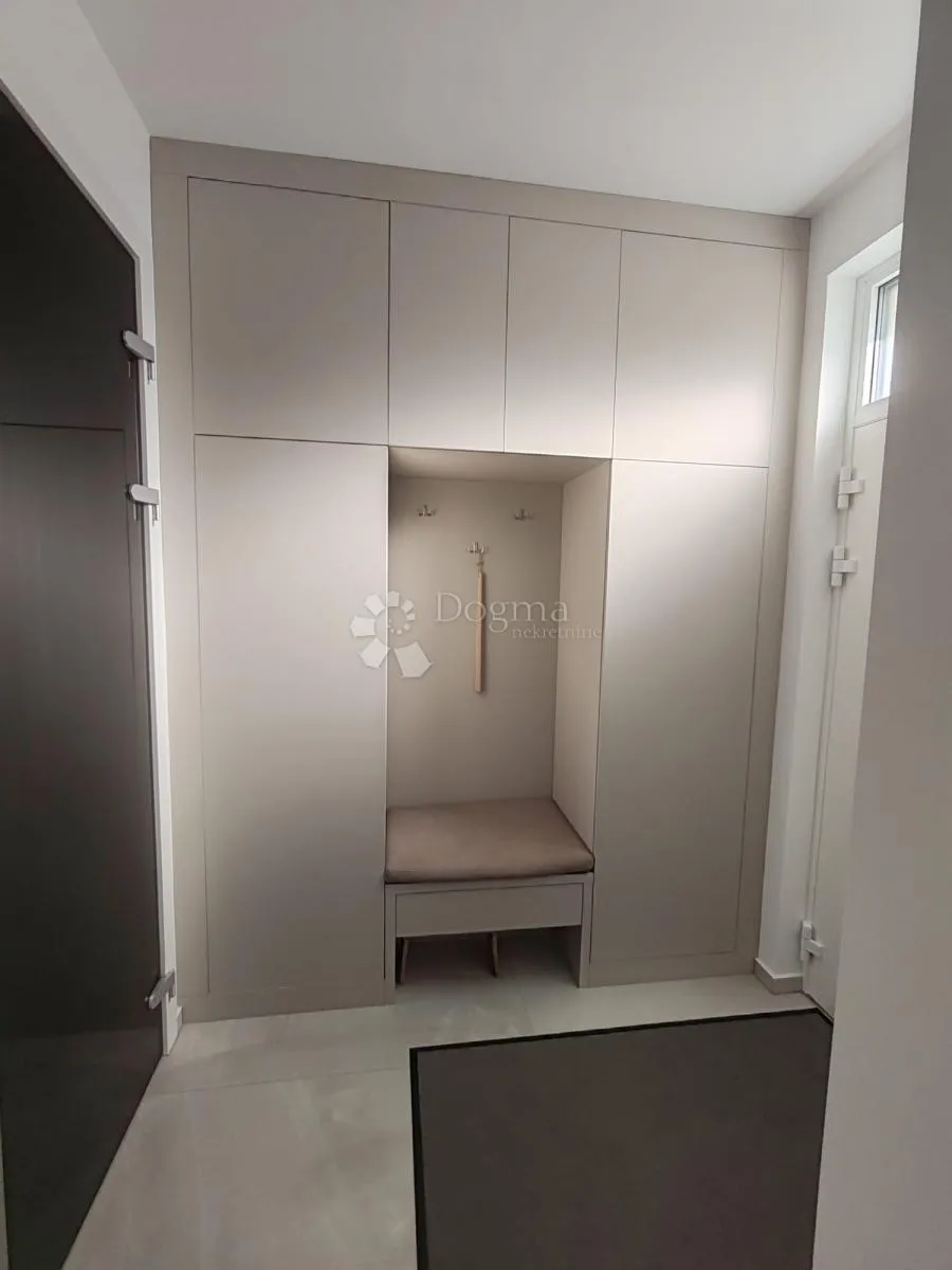 vodice - prekrasna novoizgrađena kuća s garažom i dvorištem - slika 28