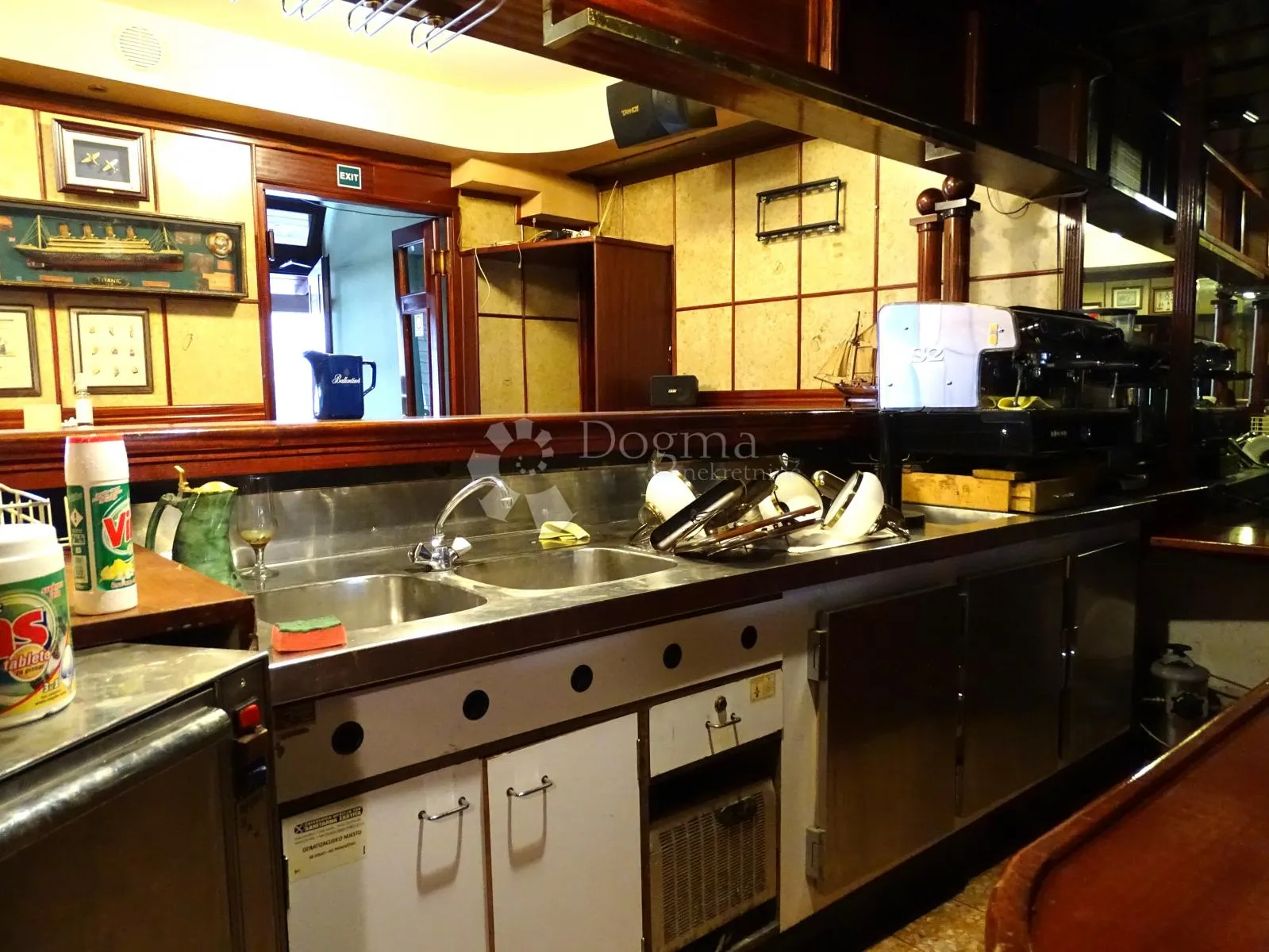 izvrstan caffe bar s iznimnom opremom ! - slika 9