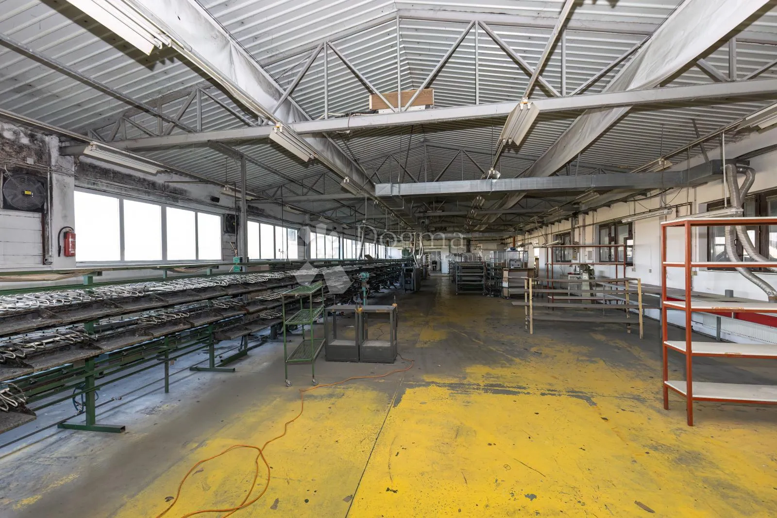 prodaje se poslovna zgrada – 1572 m² + dvorište 1236 m² - slika 8