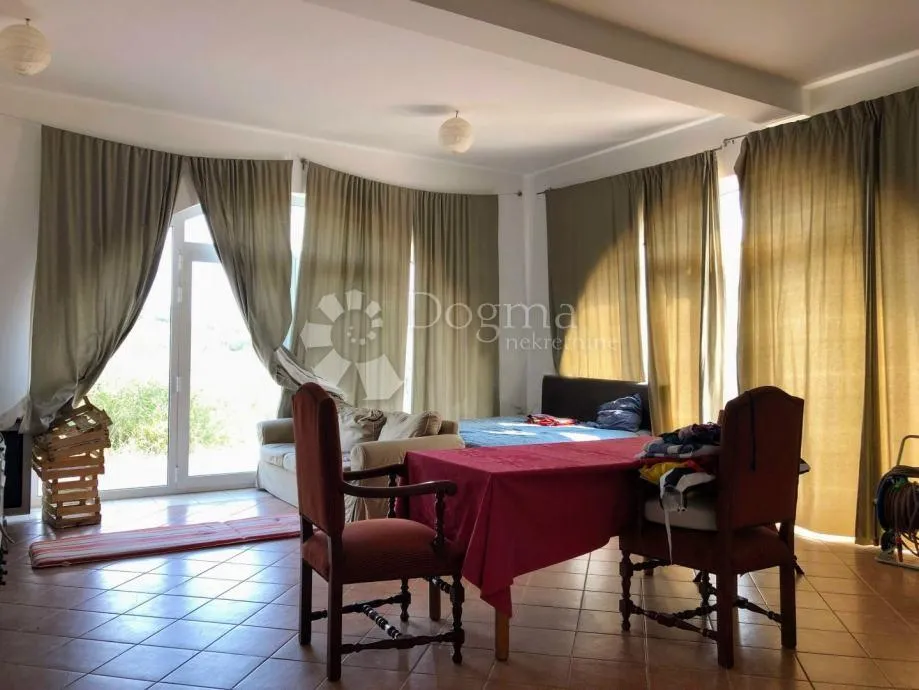 krk - baška - vila s velikim stanom i dva apartmana - slika 3