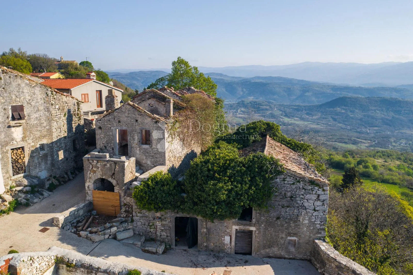 tri kuće u starogradskoj jezgri s pogledom! - slika 2