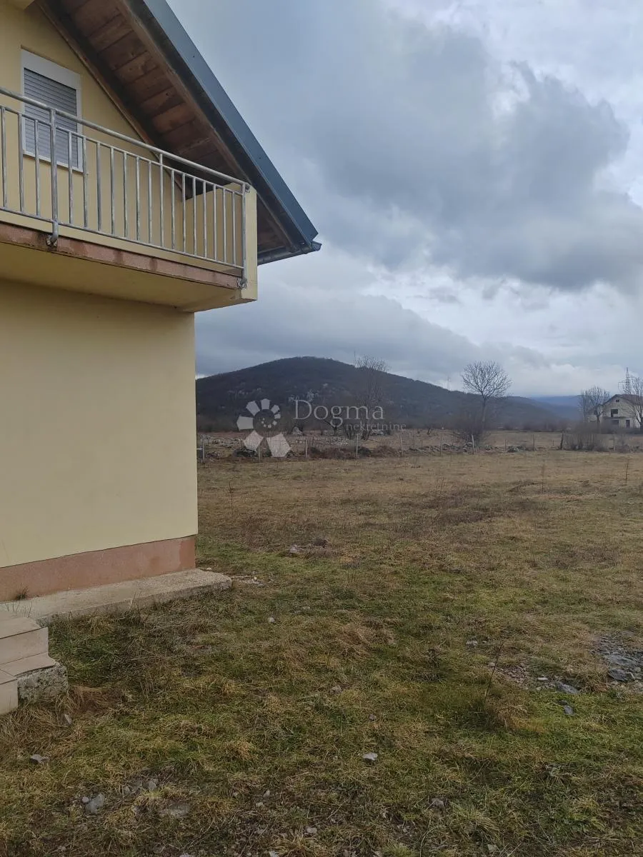 gračac kuća za odmor ili dom sređena s velikom okučnicom - slika 4
