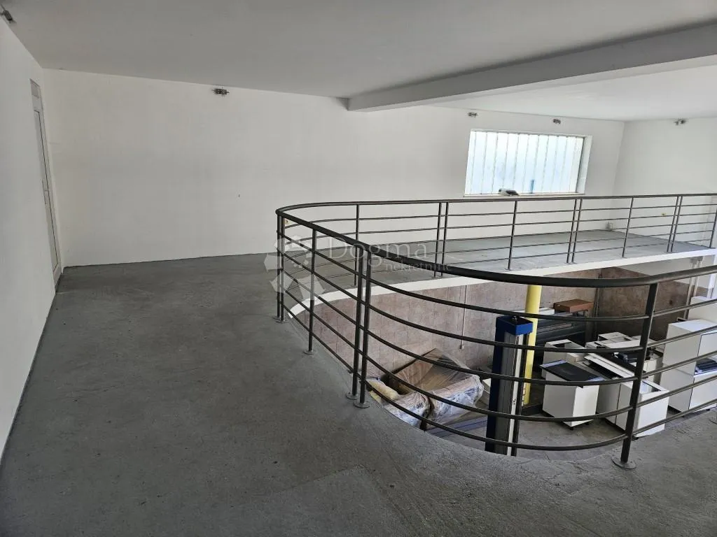 jušići - 170 m2 sa uredom i san.čvorom - novo u ponudi - slika 2