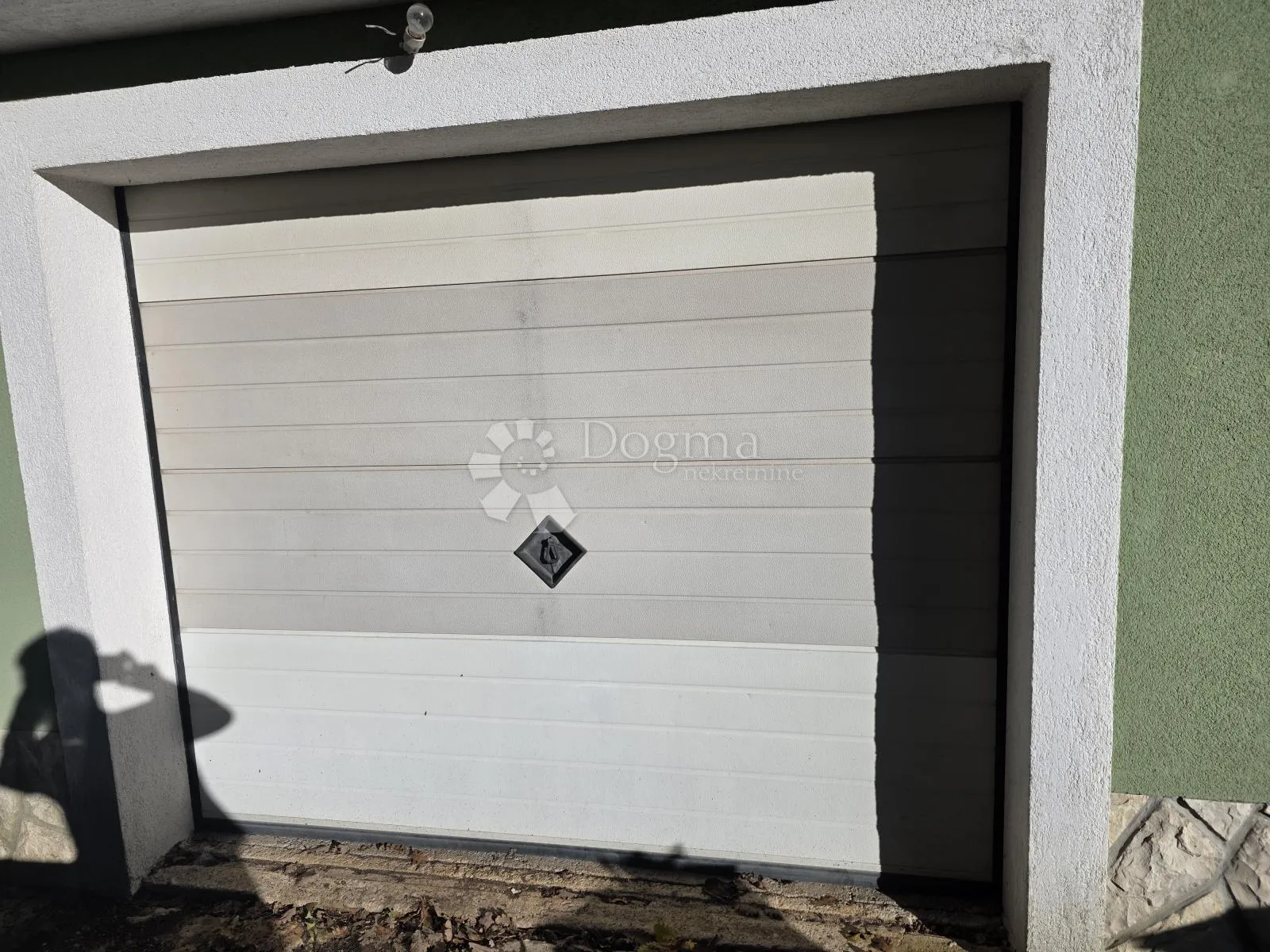 labin, kuća sa odvojenim studio apartmanom i garažom nedaleko labina - slika 17