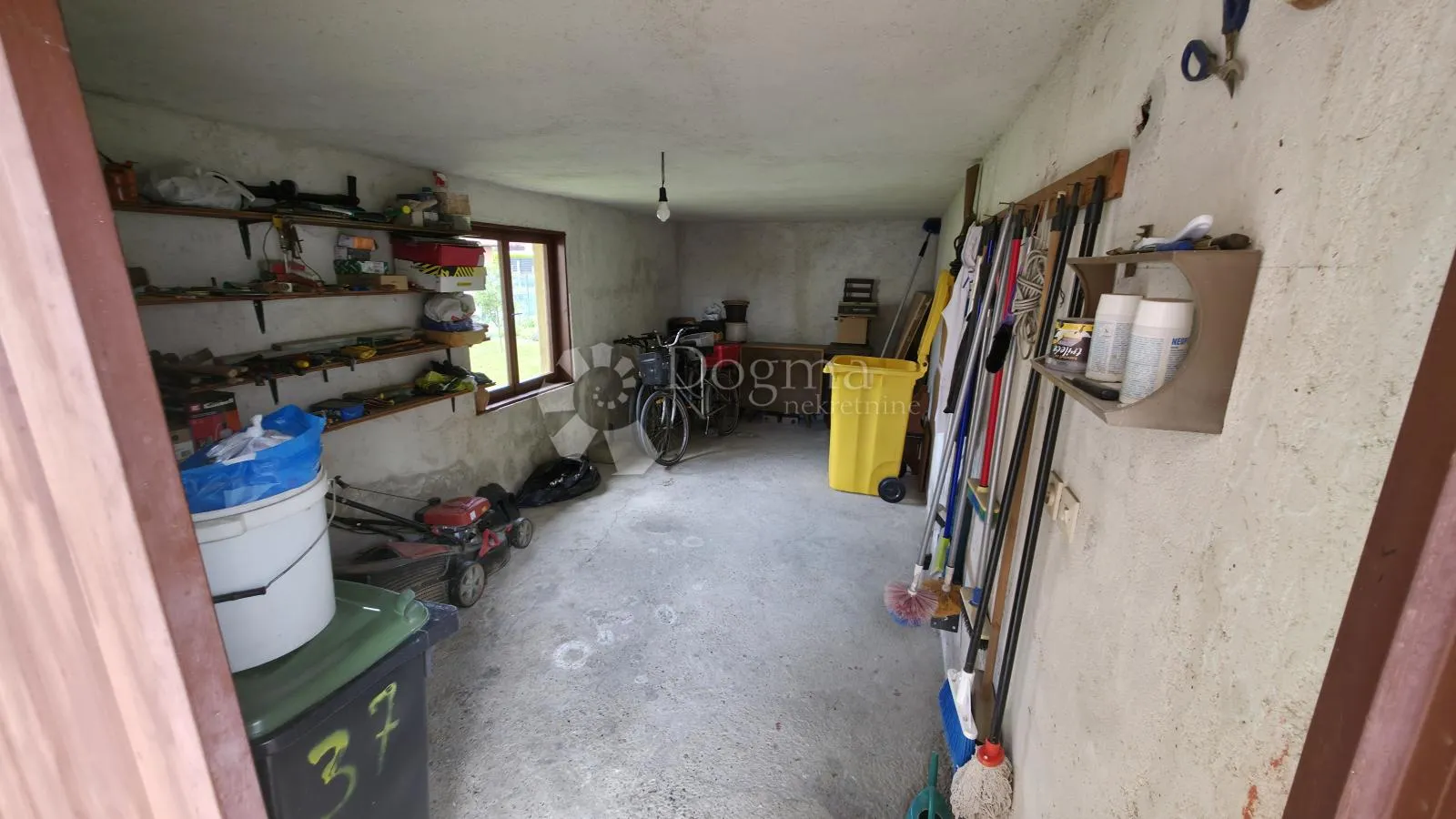 uređena katnica 257 m2 sa velikom okućnicom, žitnjak- struge - slika 24