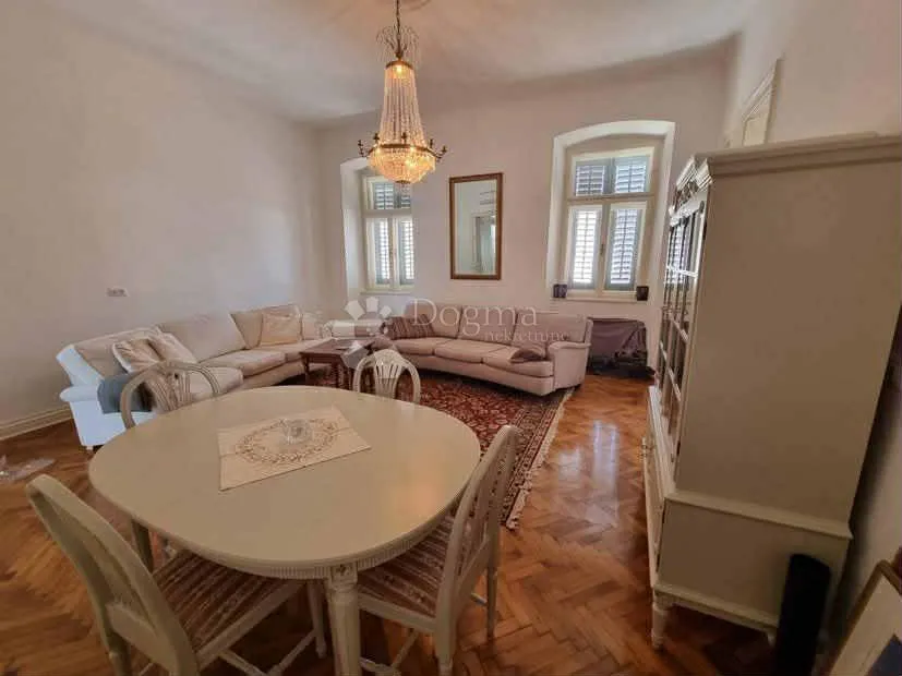 kompletno renoviran stan u samom centru pule – 93 m² s terasom - slika 4