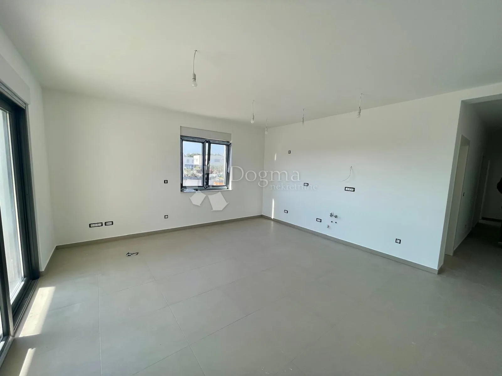 stan vodice novogradnja - slika 5