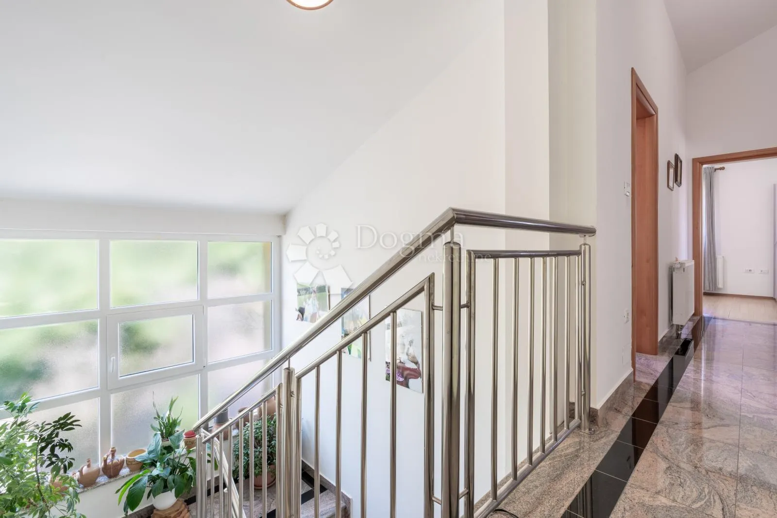 srdoči-240m2 više parkirna mjesta,okućnice 931m2 - slika 20
