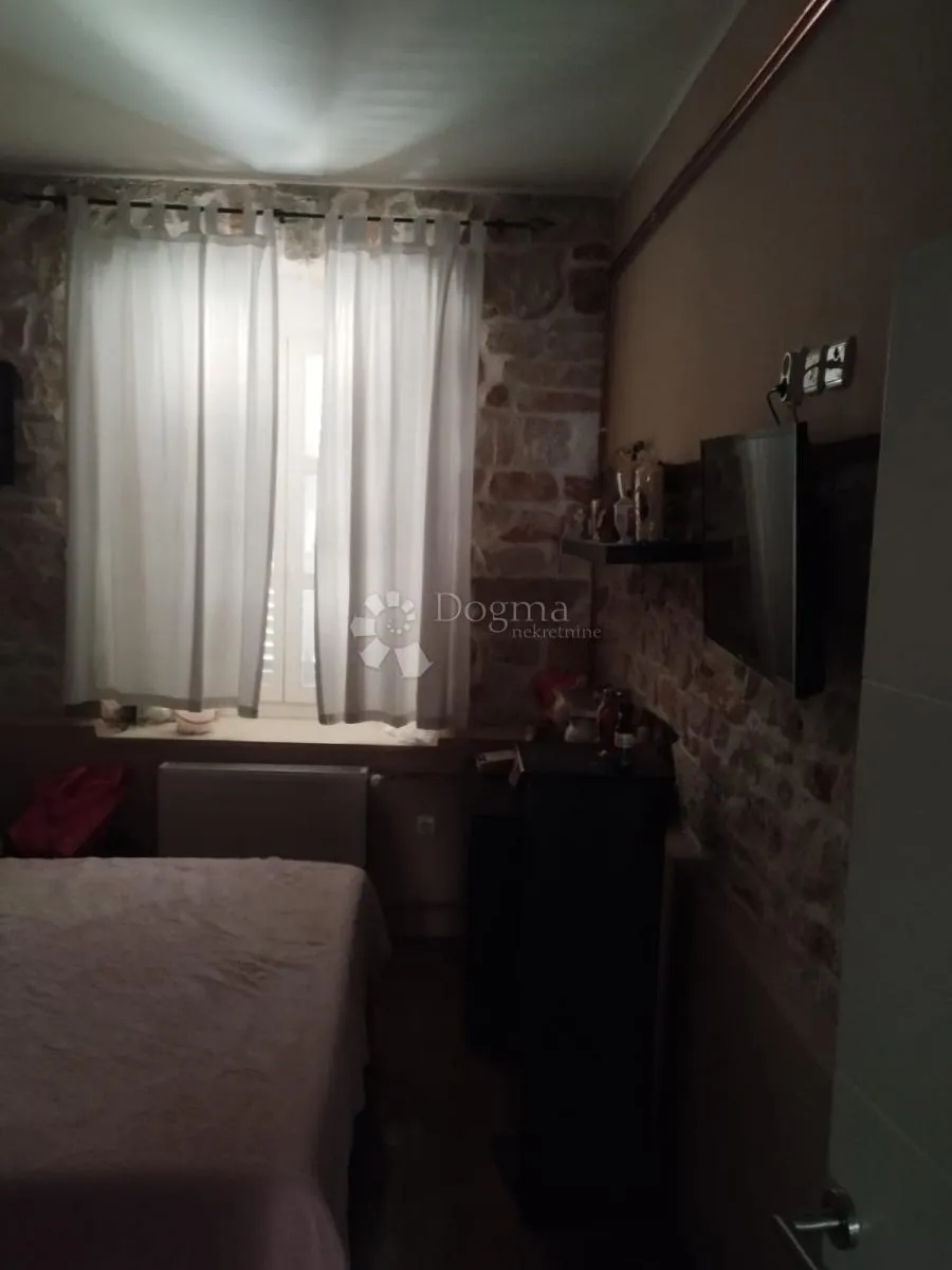 stan u centru na atraktivnoj lokaciji - slika 9