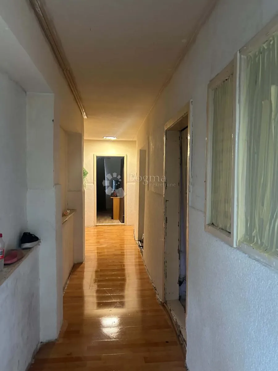 kuća s okućnicom i velikim zemljištem u koški - slika 18