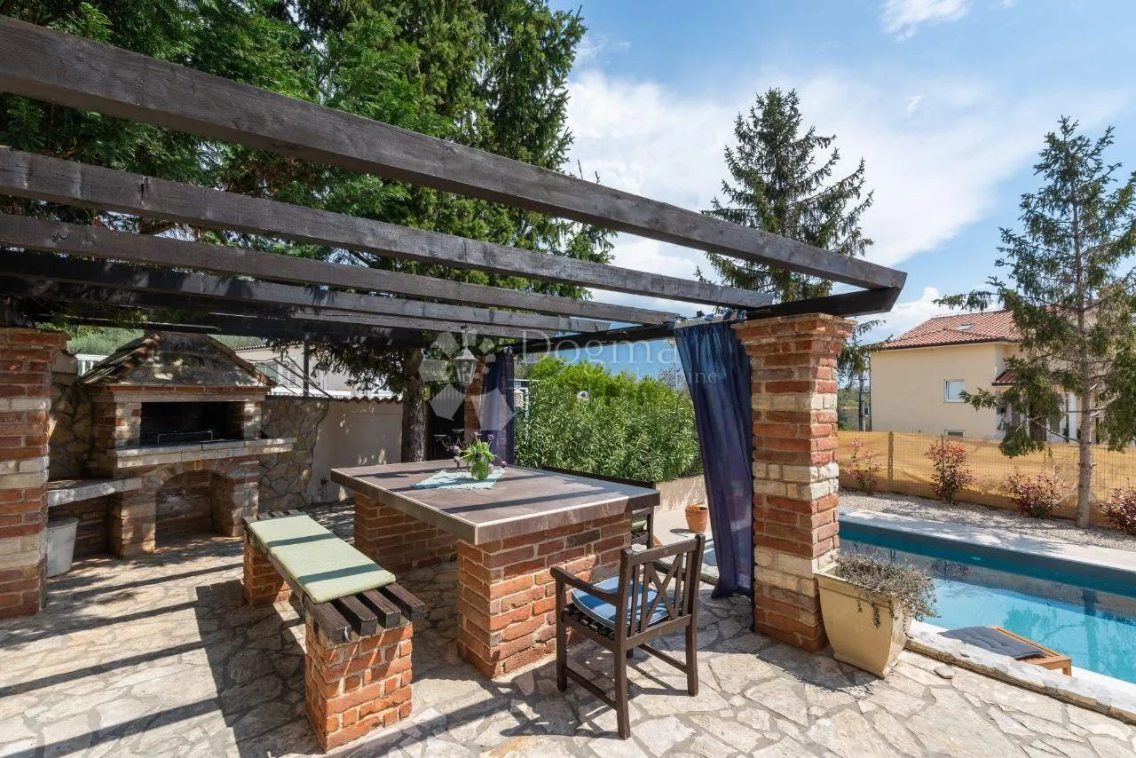 romantična kamena villa s bazenom - slika 5