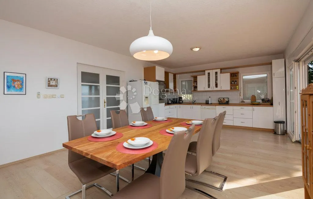podaca – gotov posao s bazenom i 2 apartmana ★★★★★ - slika 16