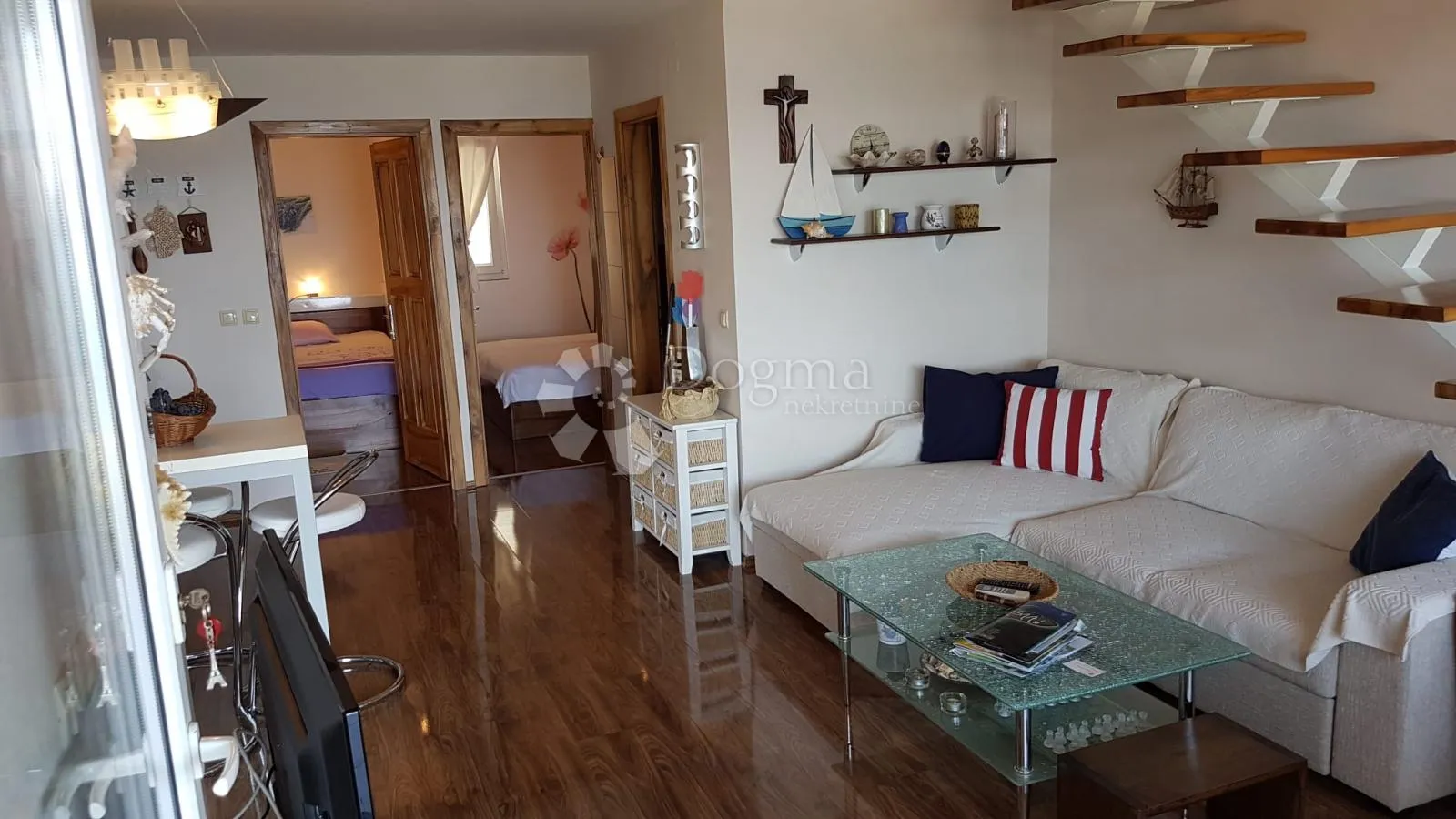 otok pašman, kuća sa 2 odvojena apartmana, 1.red do mora - slika 9