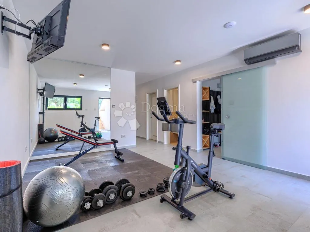 poreč - luksuzna vila s bazenom, wellnessom i 3 spavaće sobe - slika 26
