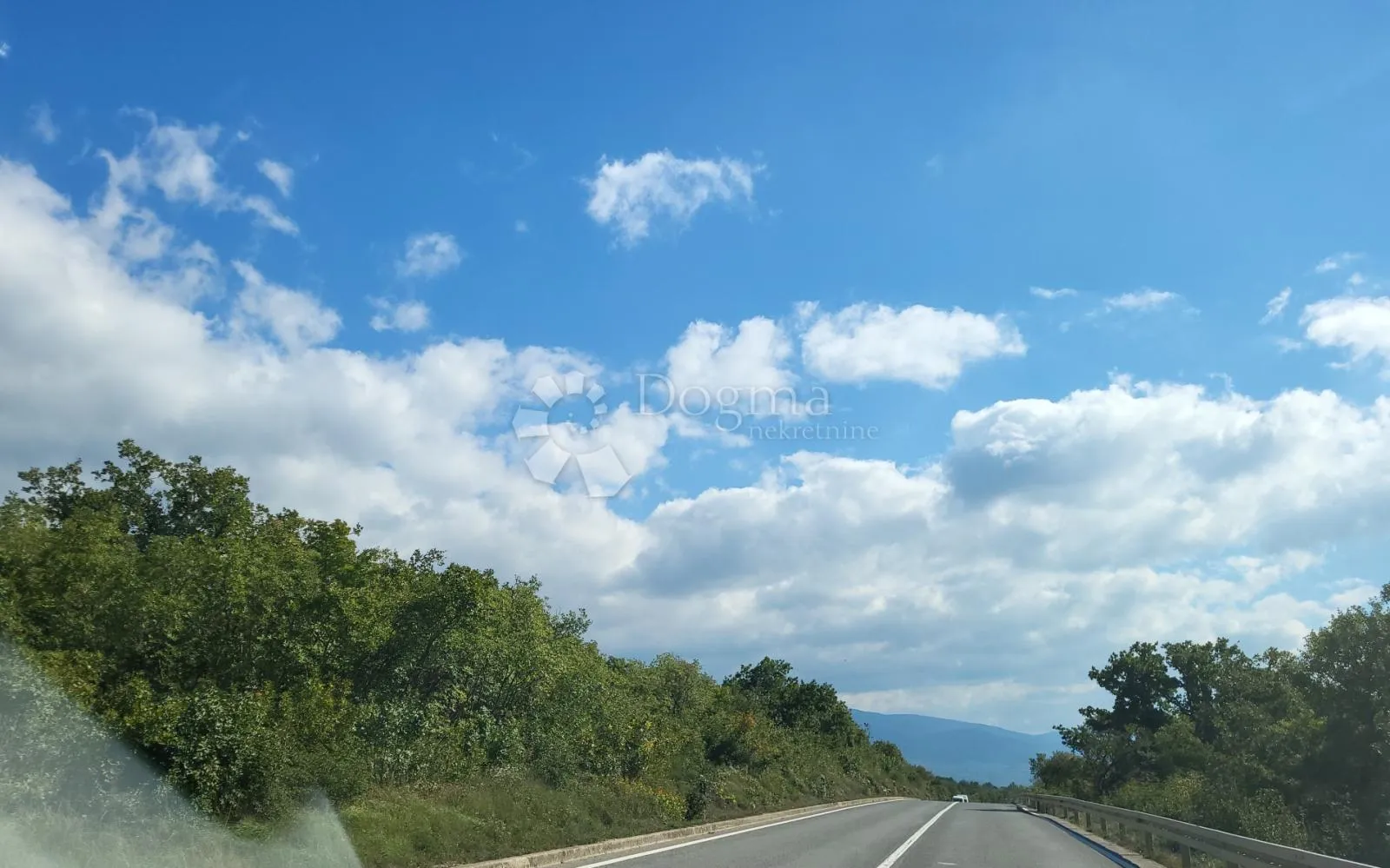 velika parcela blizu prometnice - slika 2