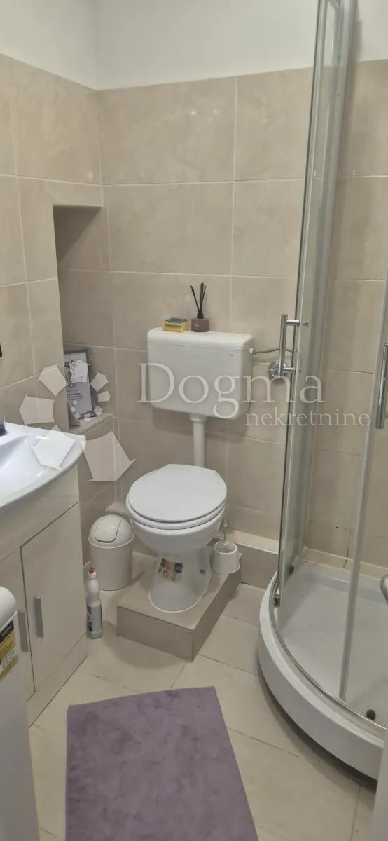 dva apartmana u strogom centru - slika 19