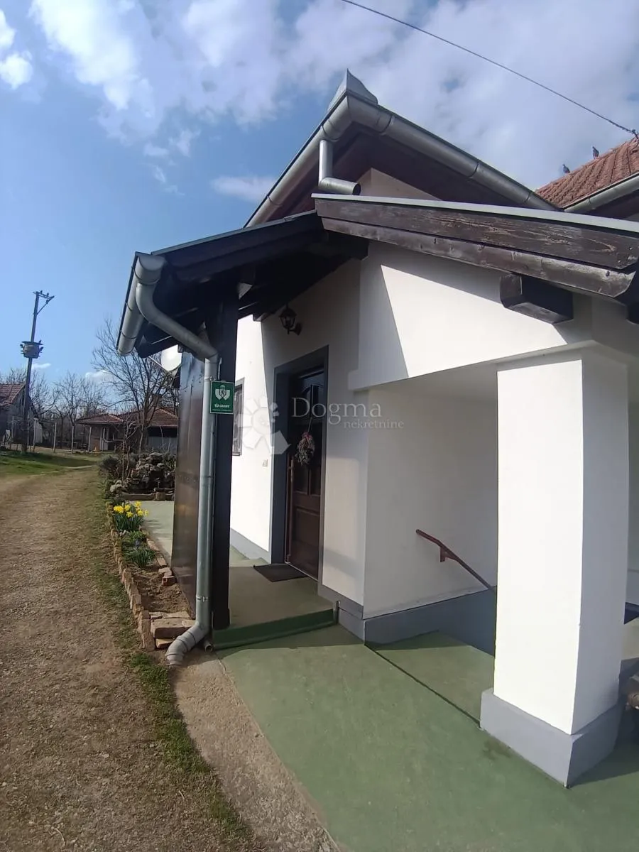 kuća u prirodi s jezerom i velikim imanjem - slika 6