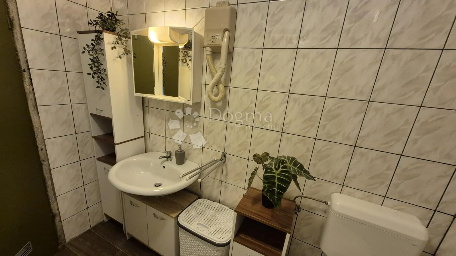 2 stana jedna investicija samo 500 m od mora - slika 12