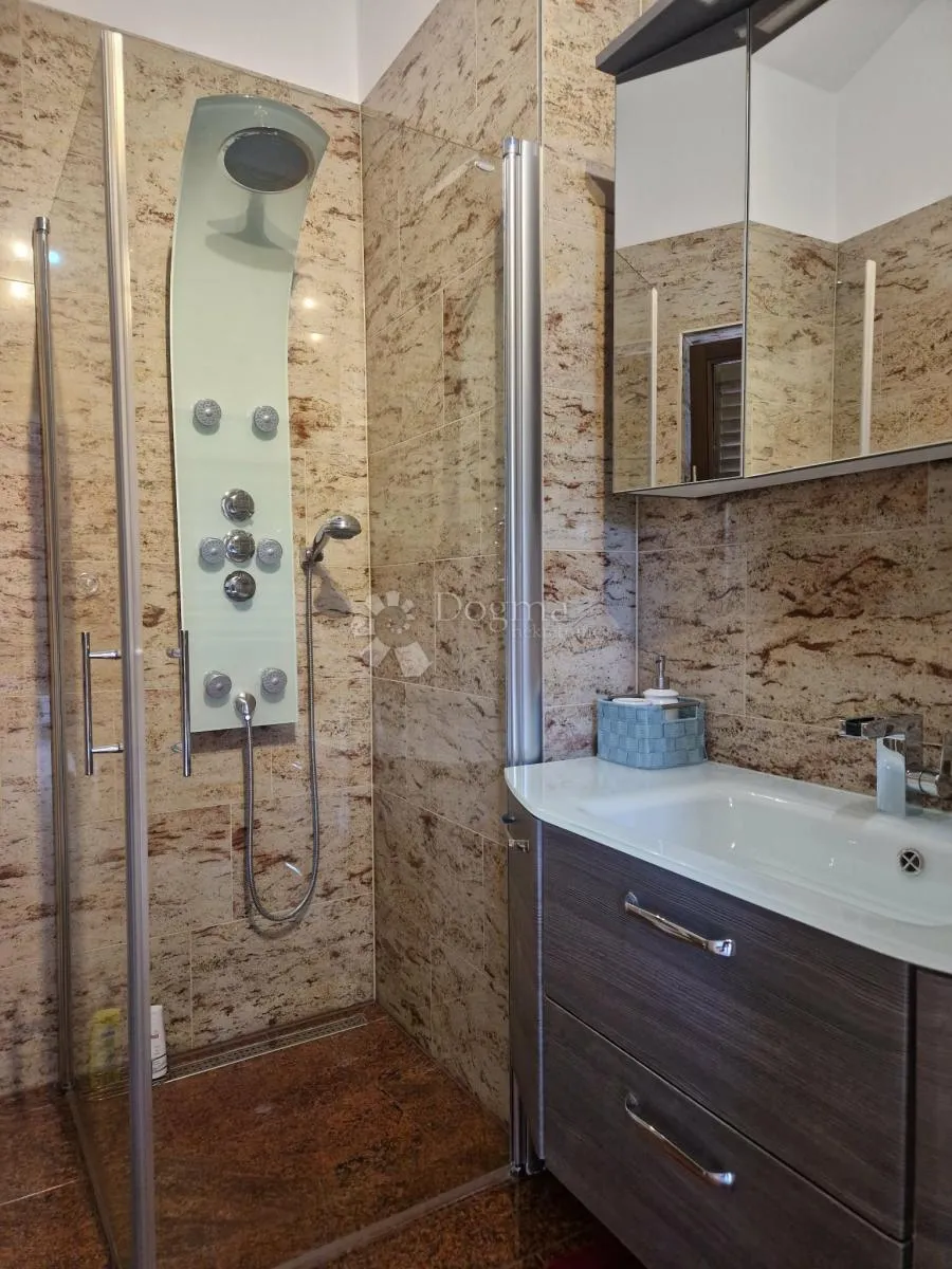 kuća s 4 apartmana - drugi red od mora - slika 50