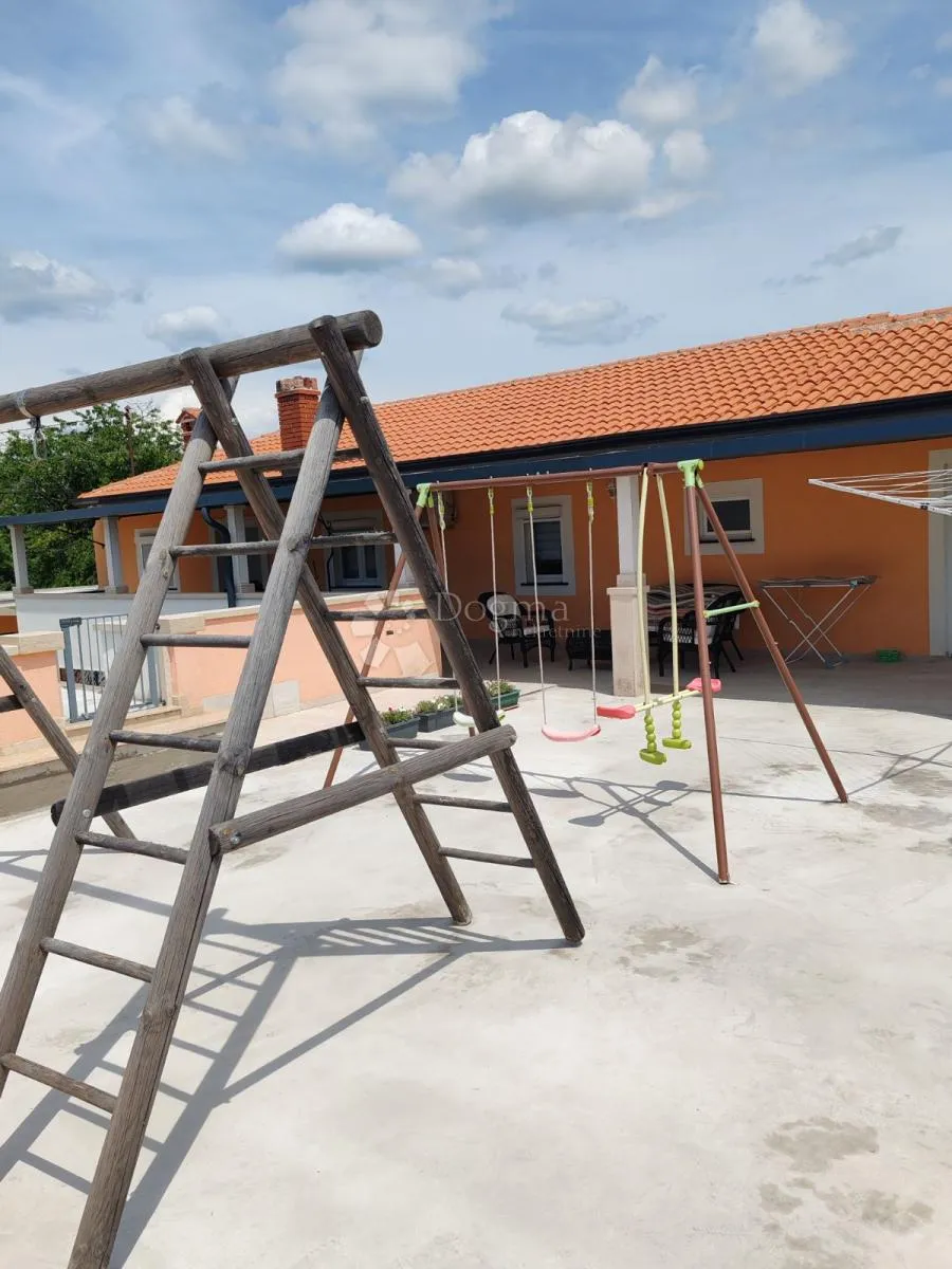 kuća za odmor s bazenom -tinjan - slika 1