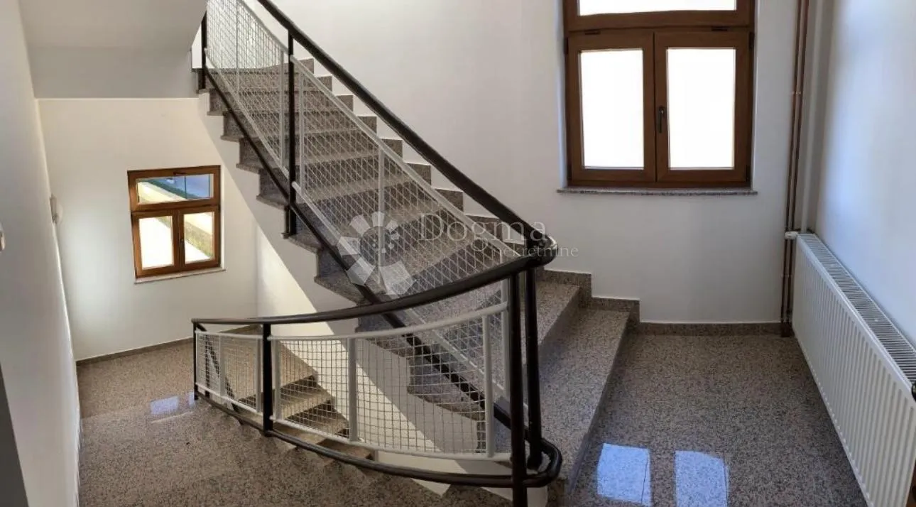 prodaja poslovne zgrade-hotel-restoran - slika 11